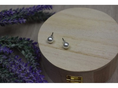 Stud Earrings with Pearls