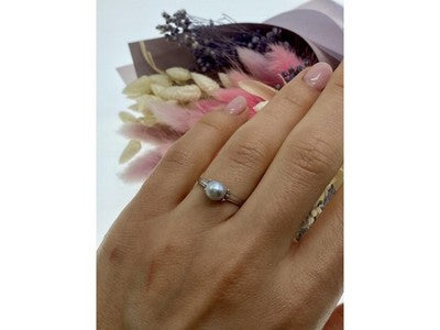925 Sterling Silver Pearl Classic Ring Size 6.5