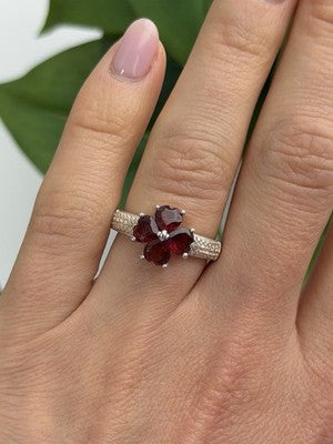 925 Sterling Silver Garnet Heart Flower Ring Size 7.5