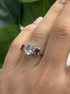 925 Sterling Silver Beryl & Garnet Ring Size 6.5