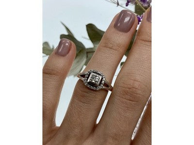925 Sterling Silver White Sapphires Ring Size 5.5