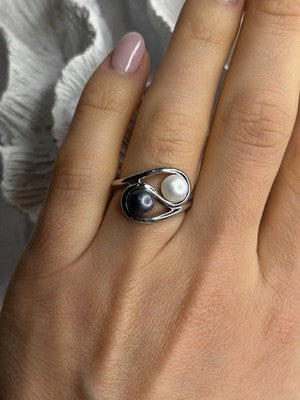 925 Sterling Silver White & Black Pearls Ring Size 6