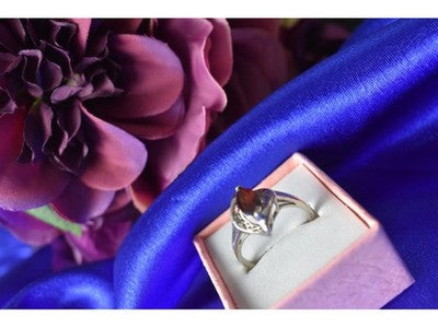 925 Sterling Silver Garnet Ring Size 6.5