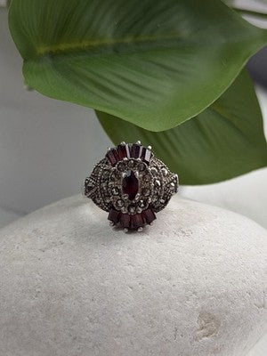 925 Sterling Silver Garnet & Marcasite Ring Size 6.5