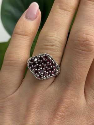 Beautiful 925 Sterling Silver Garnet Ring Size 7