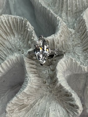 Beautiful 925 Sterling Silver CZ Ring Size 6
