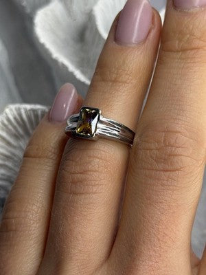 Elegant 925 Sterling Silver Citrine Ring Size 5