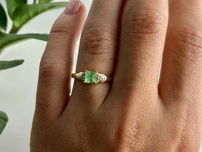 10K Yellow Gold Tsavorite & Diamonds Ring Size 6.25