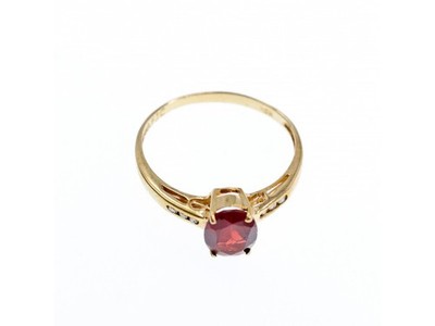 10K Yellow Gold Garnet & Diamonds Ring Size 6.5