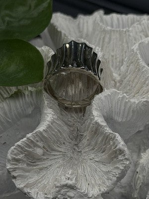 Beautiful Design 925 Sterling Silver Ring Size 8