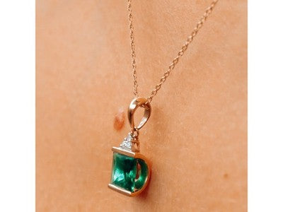 10K Yellow Gold Emerald & Diamonds Chain With Pendant