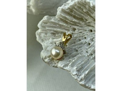 14K Yellow Gold Pearl & Diamonds Pendant
