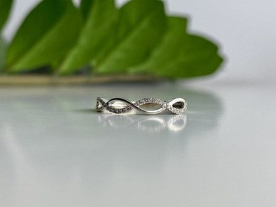 10K White Gold Diamonds Ring Size 7