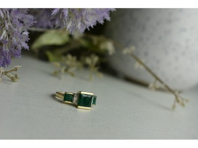 10K Yellow Gold Emerald & Diamonds Ring Size 5.5