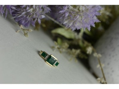 10K Yellow Gold Emerald & Diamonds Ring Size 5.5