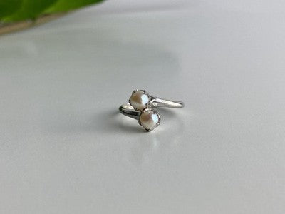 925 Sterling Silver Pearls Ring Size 5