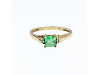 10K Yellow Gold Tsavorite & Diamonds Ring Size 6.25