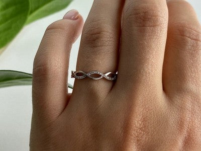 10K White Gold Diamonds Ring Size 7