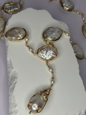 GOLD PLATED PEARL NECKLACE APPROX LENGTH 30 INCH THE BOTTOM OF PENDANT 3 INCH