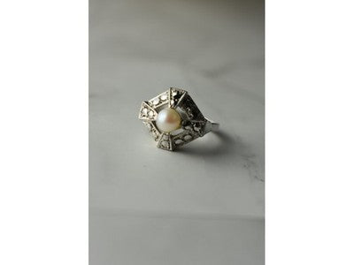 925 Sterling Silver Pearl and Marcasites Ring Size 6.5