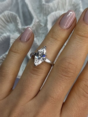 Beautiful 925 Sterling Silver CZ Ring Size 6