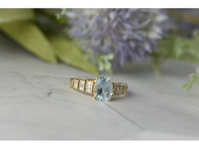 10K Yellow Gold Aquamarine & Diamonds Ring Size 7