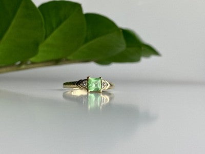 10K Yellow Gold Tsavorite & Diamonds Ring Size 6.25