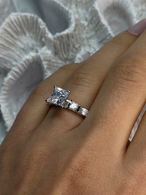 925 Sterling Silver CZ Ring Size 7.5