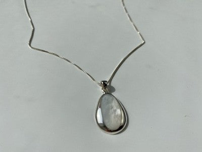 925 Sterling Silver Mother of Pearl Chain With Pendant Italy