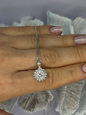 14K WHITE GOLD DIAMOND FLOWER 0.85 CARAT NECKLACE LENGTH 18 INCH
