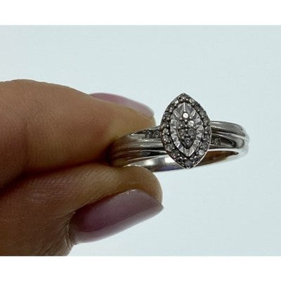 925 Sterling Silver White Sapphires Ring Size 7