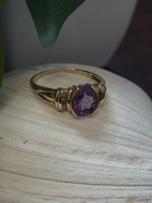 10K Yellow Gold Purple Amethyst & Diamond Ring Size 8.5