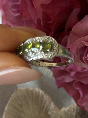 925 Sterling Silver Peridot & Diamond Ring Size 8.5