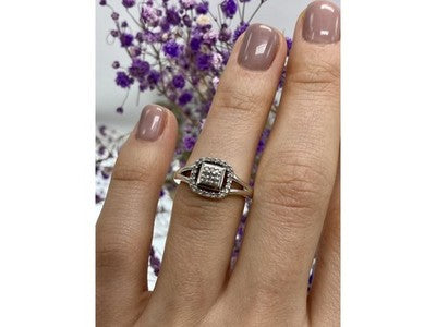 925 Sterling Silver White Sapphires Ring Size 5.5