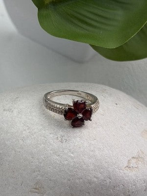 925 Sterling Silver Garnet Heart Flower Ring Size 7.5