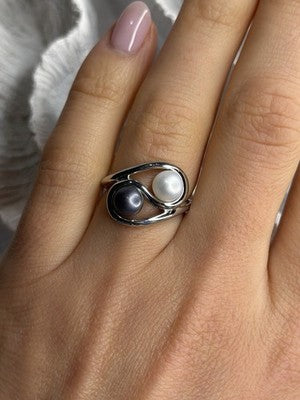 925 Sterling Silver White & Black Pearls Ring Size 6