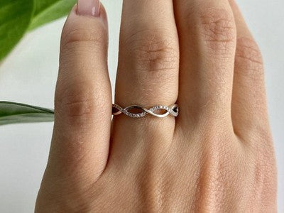 10K White Gold Diamonds Ring Size 7