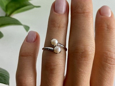 925 Sterling Silver Pearls Ring Size 5