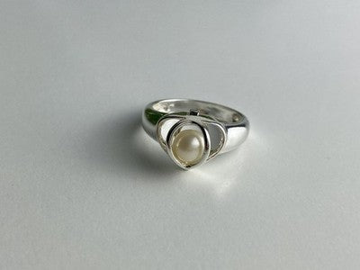 925 Sterling Silver Pearl Ring Size 6.5