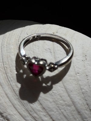 Romantic 10K White Gold Ruby & Diamonds Heart Ring Size 6.5