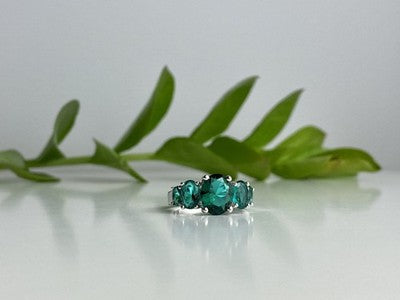 925 Sterling Silver Green CZ Ring Size 8