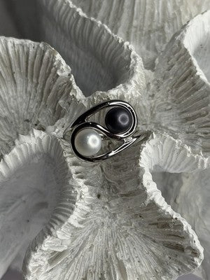 925 Sterling Silver White & Black Pearls Ring Size 6