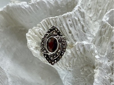 925 Sterling Silver Garnet & Marcasites Ring Size 7