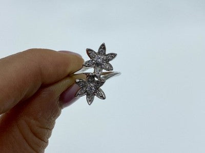 14K White Gold Diamonds "Flowers" Ring Size 5.5