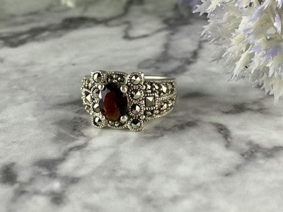 925 Sterling Silver Garnet & Marcasites Ring Size 6.75