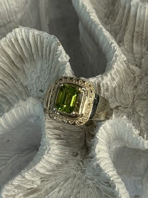 925 Sterling Silver Peridot Ring Size 6