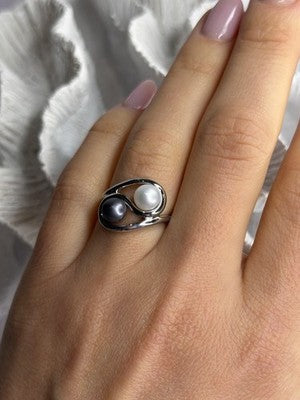 925 Sterling Silver White & Black Pearls Ring Size 6