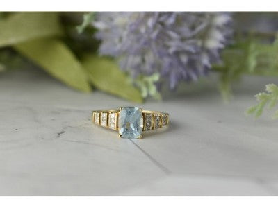 10K Yellow Gold Aquamarine & Diamonds Ring Size 7