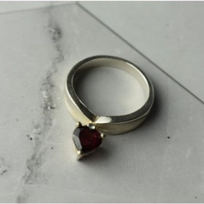 925 Sterling Silver Almandine "Heart" Ring Size 6