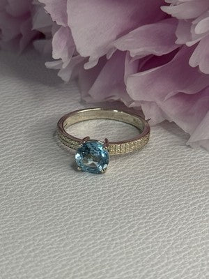 Beautiful 925 Sterling Silver Topaz Ring Size 10